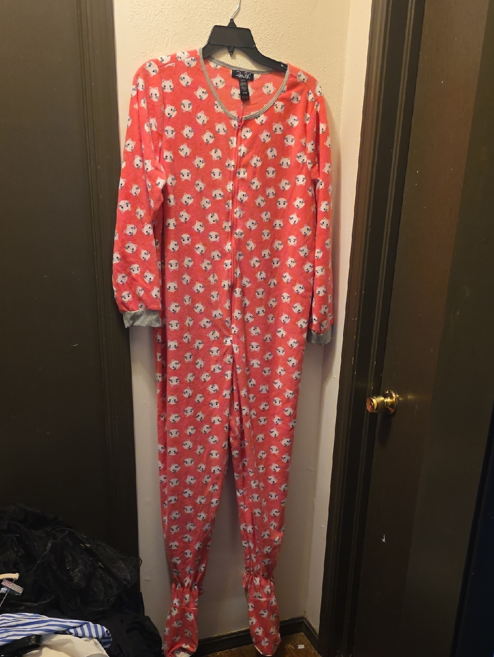 Hot pink Women's Footed Pajama Onesie with Kitty Print. XL. NWT